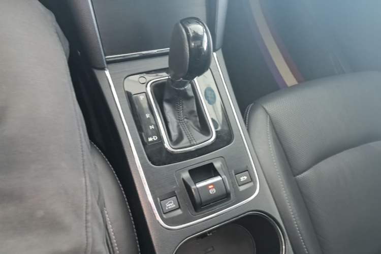 Used Subaru Outback 2016 2.5i Sport Navigation Edition Gear Lever