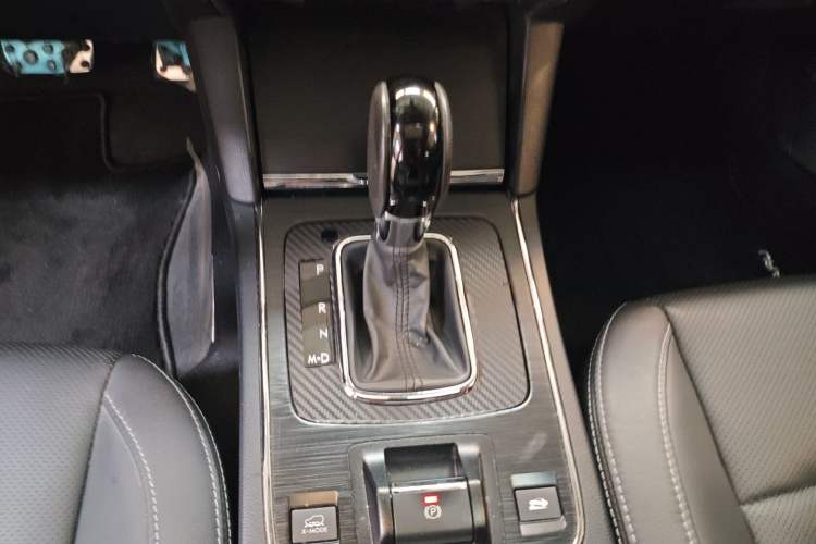 Used Subaru Outback 2016 2.5i Sport Navigation Edition Gear Lever