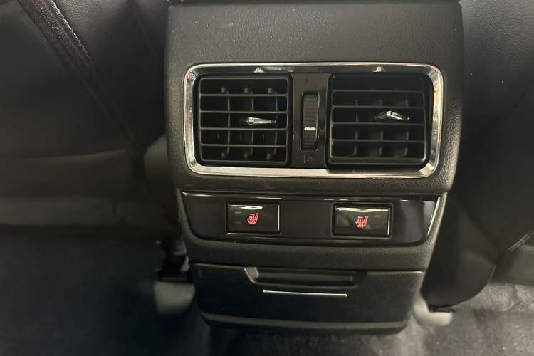 Used Subaru Outback 2016 2.5i Sport Navigation Edition Interior 3
