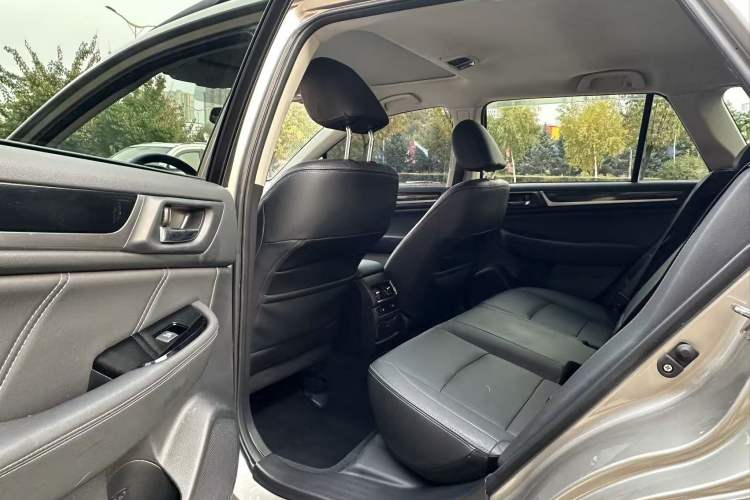 Used Subaru Outback 2016 2.5i Sport Navigation Edition Interior 6