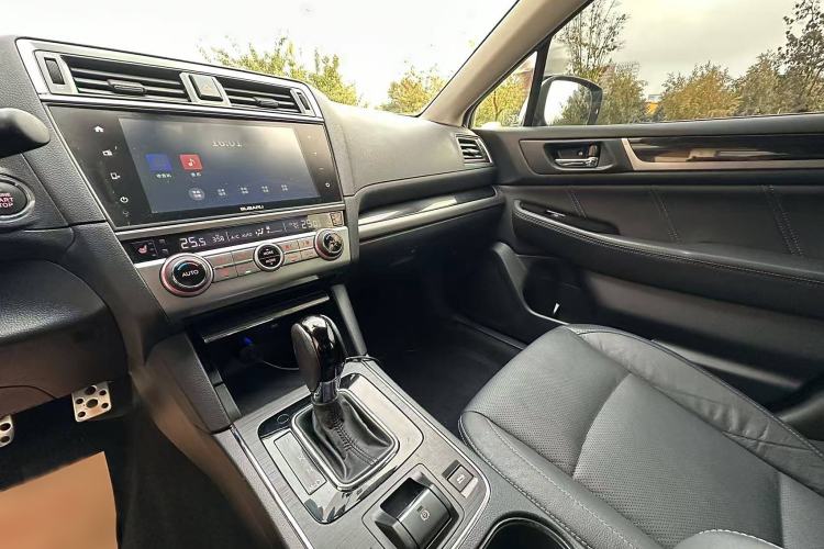Used Subaru Outback 2016 2.5i Sport Navigation Edition Interior 8