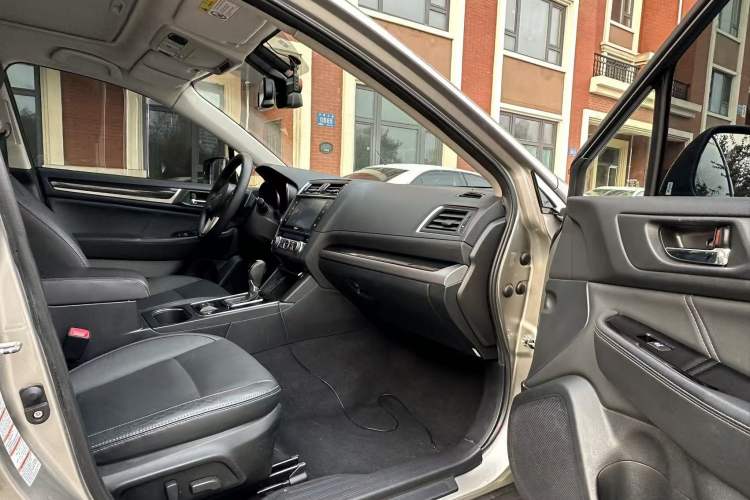 Used Subaru Outback 2016 2.5i Sport Navigation Edition Interior 9