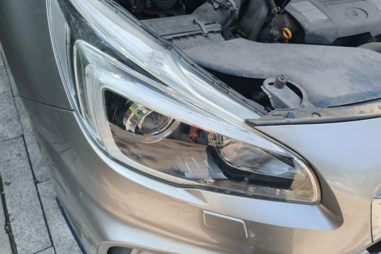 Used Subaru Outback 2016 2.5i Luxury Navigation Edition Right Front Headlight