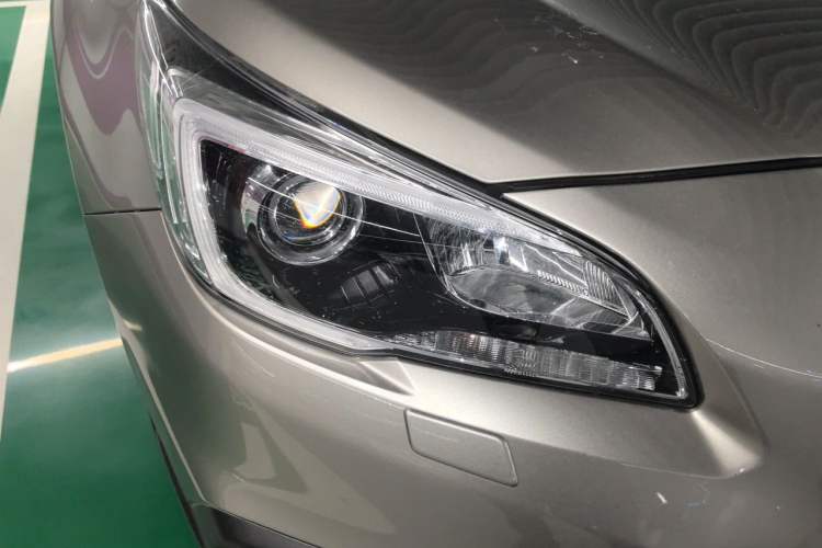 Used Subaru Outback 2016 2.5i Sport Navigation Edition Right Front Headlight
