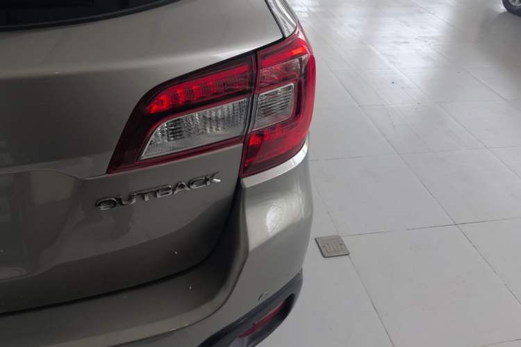 Used Subaru Outback 2016 2.5i Sport Navigation Edition Right Rear Taillight