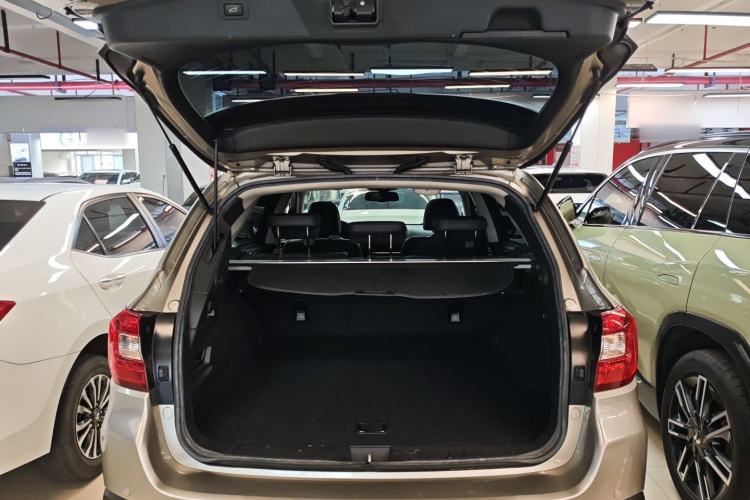 Used Subaru Outback 2016 2.5i Sport Navigation Edition Trunk