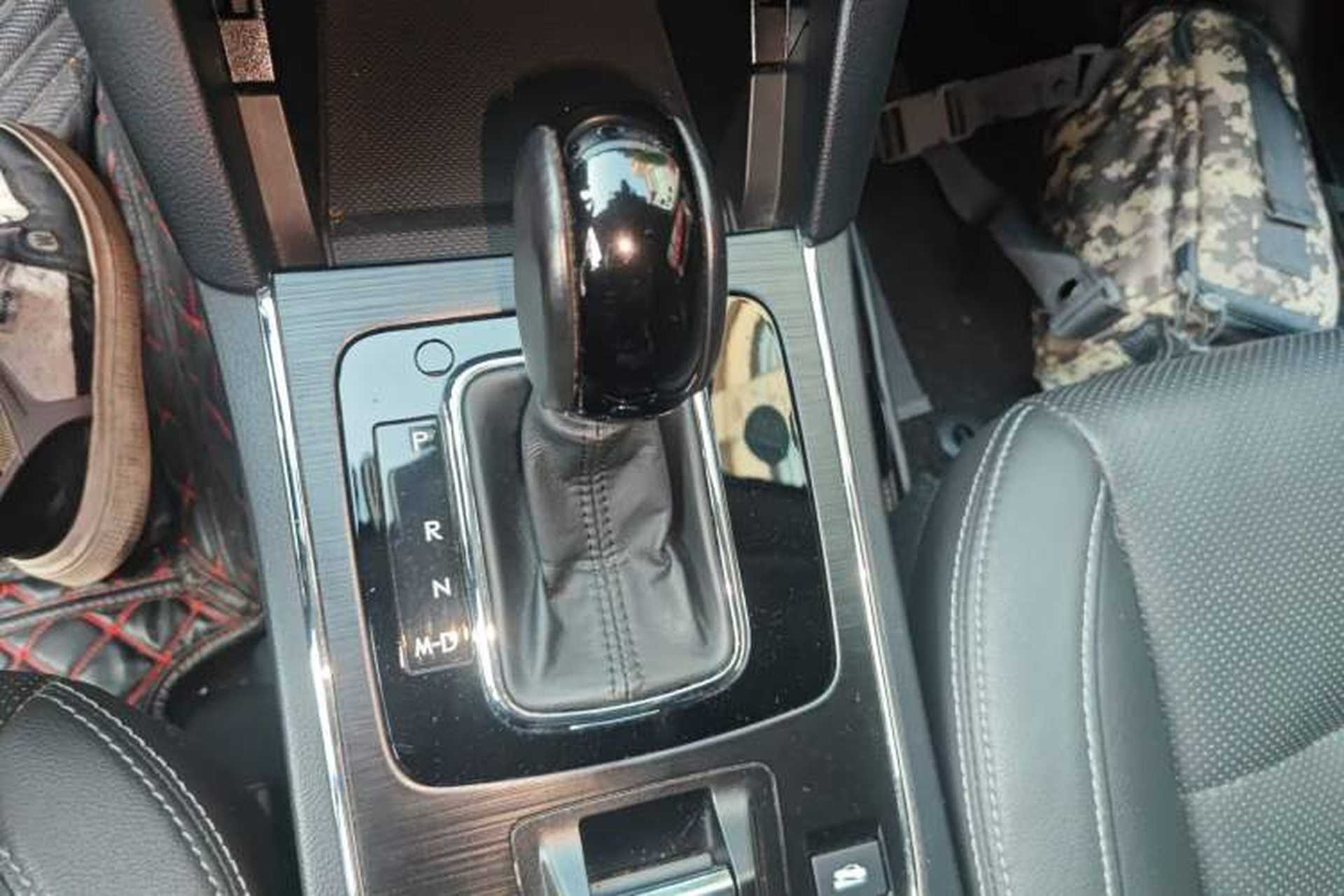 Used Subaru Outback 2017 2.5i Sport Navigation Edition with EyeSight Gear Lever