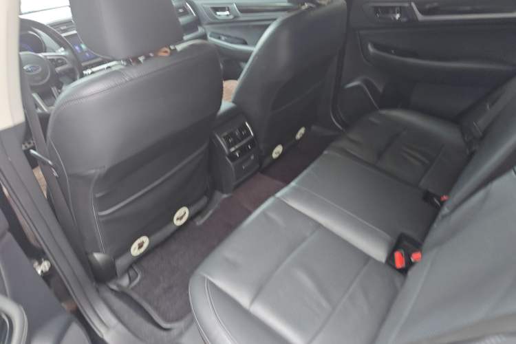 Used Subaru Outback 2017 2.5i Sport Navigation Edition Interior 8