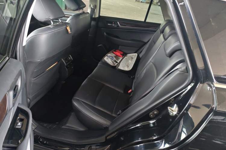 Used Subaru Outback 2017 2.5i Luxury Navigation Edition Left Rear Seat