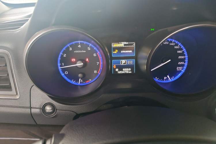 Used Subaru Outback 2017 2.5i Luxury Navigation Edition Odometer Close Up