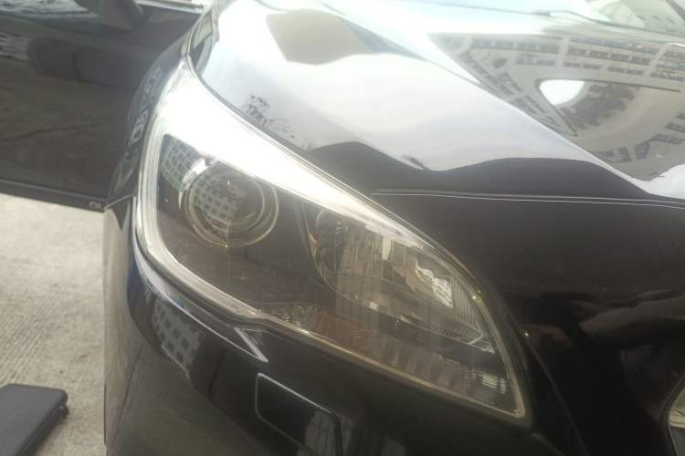 Used Subaru Outback 2017 2.5i Luxury Navigation Edition with EyeSight Right Front Headlight