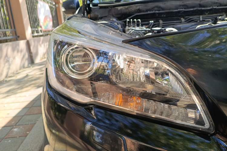 Used Subaru Outback 2017 2.5i Sport Navigation Edition with EyeSight Right Front Headlight