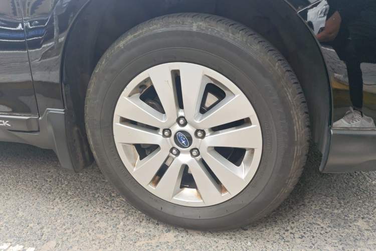 Used Subaru Outback 2017 2.5i Luxury Navigation Edition Right Front Wheel Hub