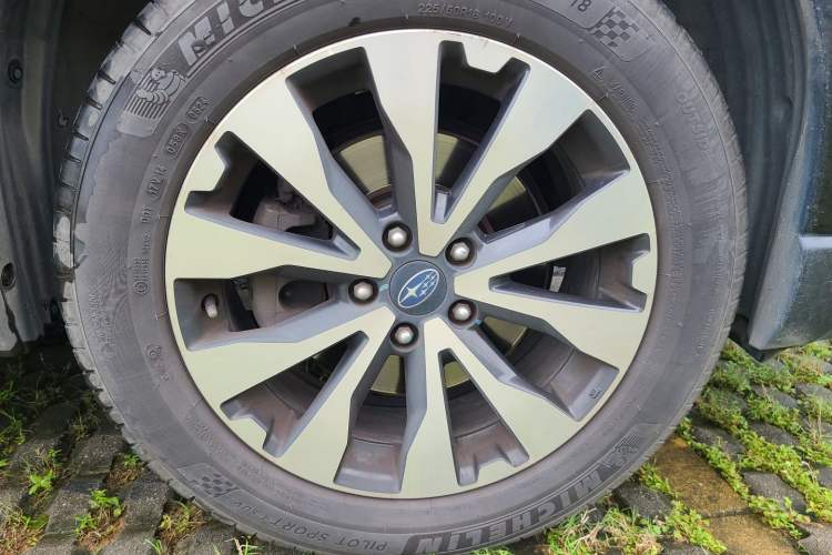 Used Subaru Outback 2017 2.5i Sport Navigation Edition with EyeSight Right Front Wheel Hub