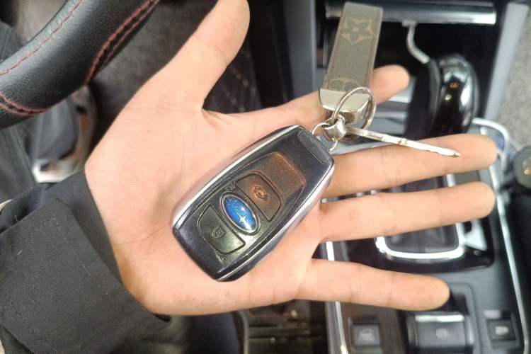 Used Subaru Outback 2017 2.5i Luxury Navigation Edition with EyeSight Vehicle Key