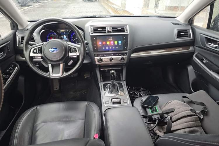 Used Subaru Outback 2017 2.5i Luxury Navigation Edition with EyeSight Center Console