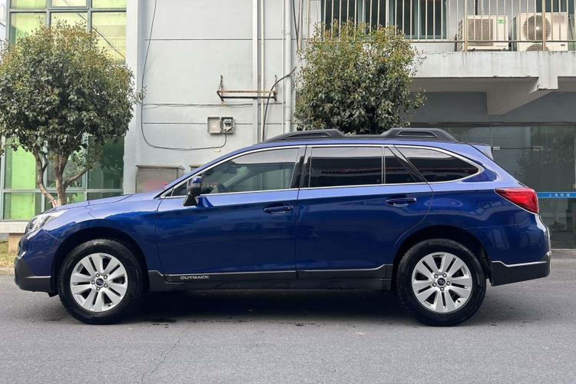 Used Subaru Outback 2017 2.5i Luxury Navigation Edition with EyeSight Exterior 1