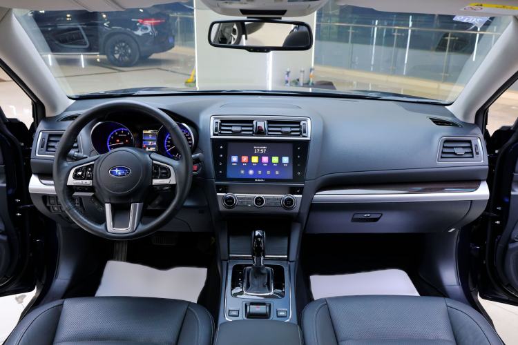 Used Subaru Outback 2017 2.5i Luxury Navigation Edition Interior 3