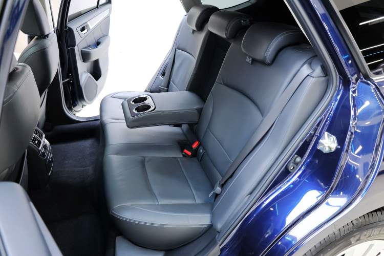 Used Subaru Outback 2017 2.5i Luxury Navigation Edition Interior 9