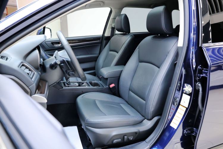 Used Subaru Outback 2017 2.5i Luxury Navigation Edition Left Front Seat
