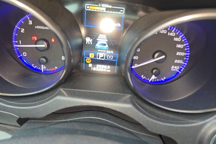Used Subaru Outback 2017 2.5i Luxury Navigation Edition with EyeSight Odometer Close Up