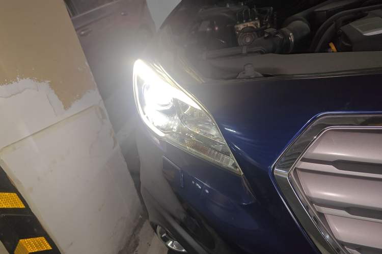 Used Subaru Outback 2017 2.5i Sport Navigation Edition with EyeSight Right Front Headlight