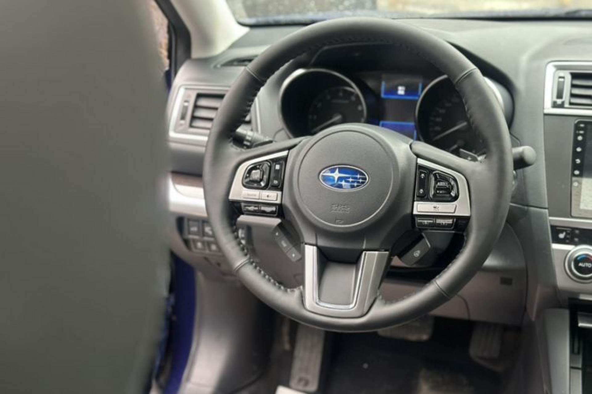 Used Subaru Outback 2017 2.5i Luxury Navigation Edition with EyeSight Steering Wheel
