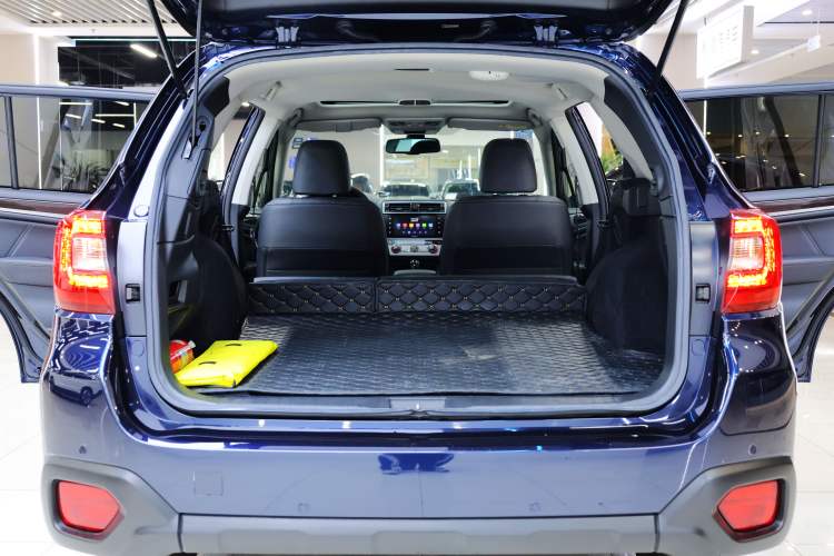 Used Subaru Outback 2017 2.5i Luxury Navigation Edition Trunk
