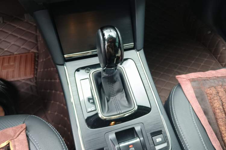 Used Subaru Outback 2017 2.5i Luxury Navigation Edition Gear Lever