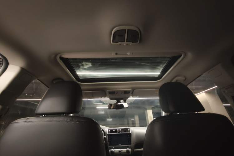Used Subaru Outback 2017 2.0DIT Prestige Edition Interior 7