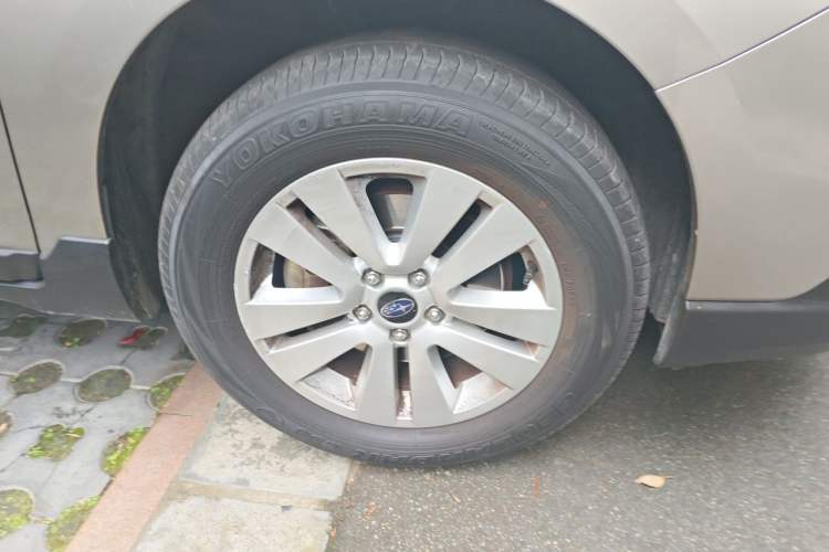 Used Subaru Outback 2017 2.5i Luxury Navigation Edition with EyeSight Right Front Wheel Hub