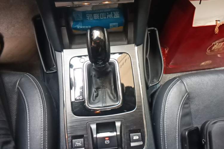 Used Subaru Outback 2017 2.5i Luxury Navigation Edition with EyeSight Gear Lever