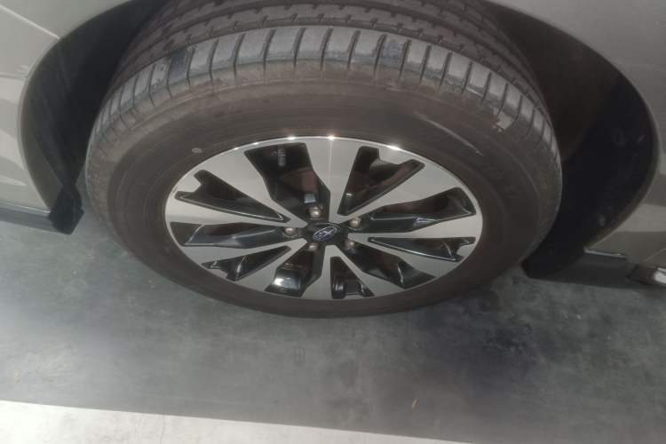 Used Subaru Outback 2017 2.5i Sport Navigation Edition with EyeSight Left Front Wheel Hub