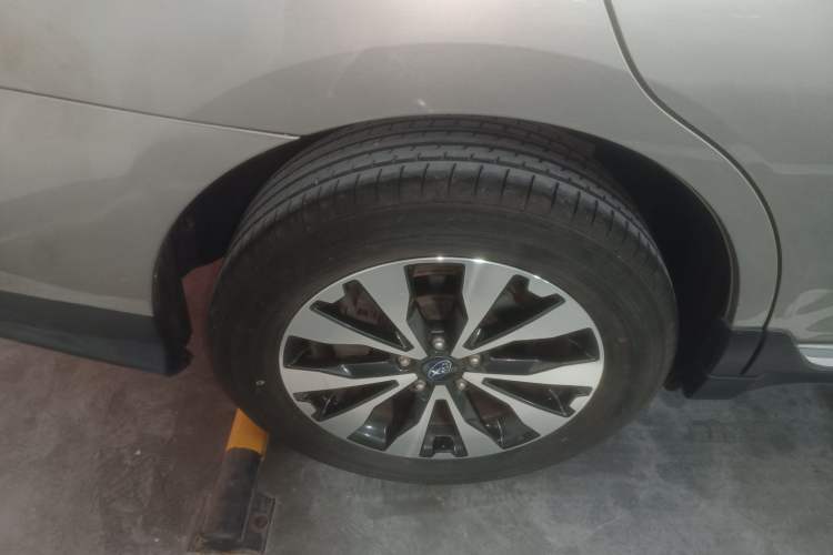 Used Subaru Outback 2017 2.5i Sport Navigation Edition with EyeSight Right Rear Wheel Hub