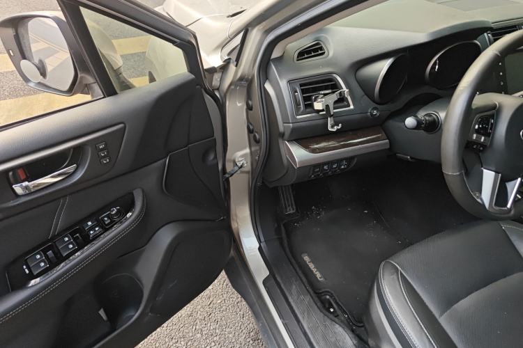 Used Subaru Outback 2017 2.5i Luxury Navigation Edition with EyeSight Driver Seat