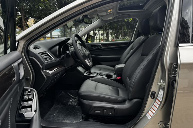 Used Subaru Outback 2017 2.5i Luxury Navigation Edition with EyeSight Interior 2