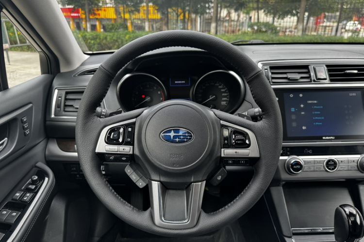 Used Subaru Outback 2017 2.5i Luxury Navigation Edition with EyeSight Interior 6