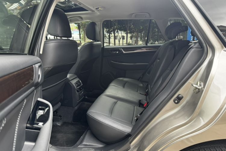 Used Subaru Outback 2017 2.5i Luxury Navigation Edition with EyeSight Interior 8