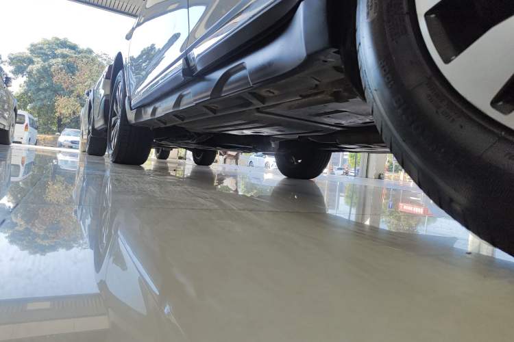 Used Subaru Outback 2017 2.5i Sport Navigation Edition with EyeSight Left Side Sill