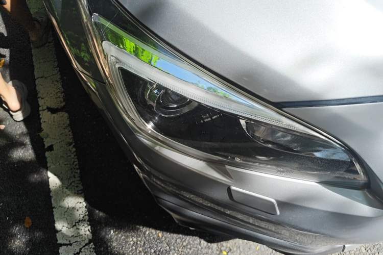 Used Subaru Outback 2017 2.5i Sport Navigation Edition with EyeSight Right Front Headlight