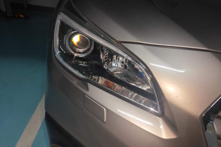 Used Subaru Outback 2017 2.5i Luxury Navigation Edition with EyeSight Right Front Headlight