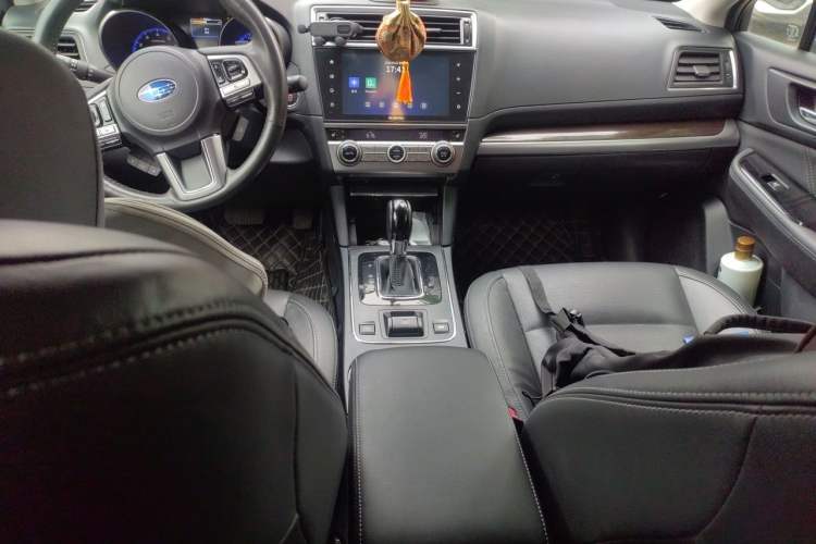 Used Subaru Outback 2017 2.5i Luxury Navigation Edition with EyeSight Center Console