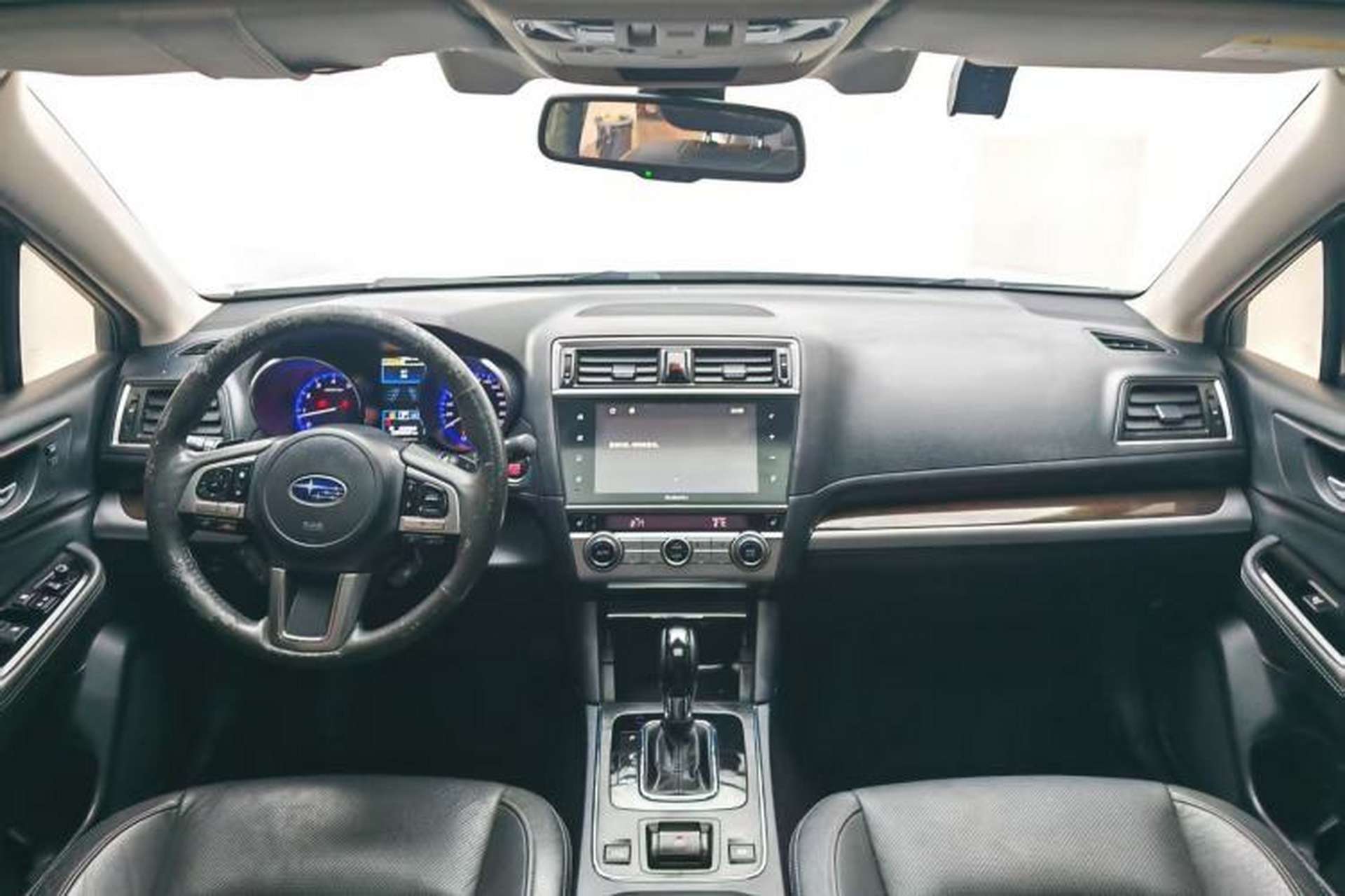 Used Subaru Outback 2017 2.5i Luxury Navigation Edition with EyeSight Center Console