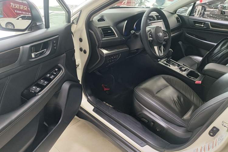 Used Subaru Outback 2017 2.5i Luxury Navigation Edition with EyeSight Driver Seat