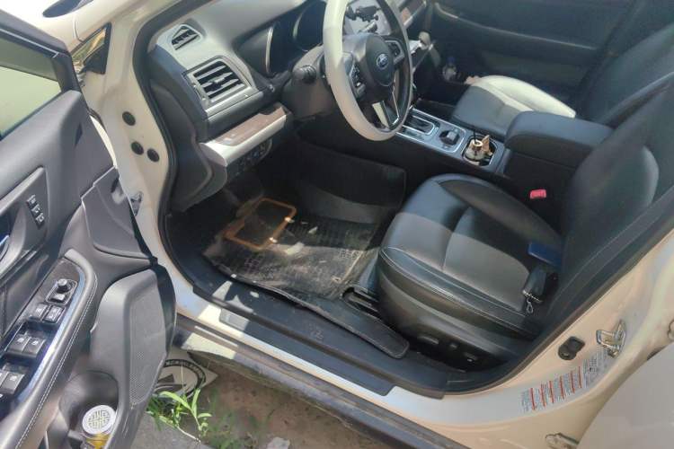 Used Subaru Outback 2017 2.5i Luxury Navigation Edition Driver Seat