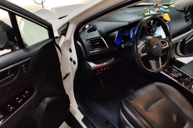 Used Subaru Outback 2017 2.5i Luxury Navigation Edition Driver Seat