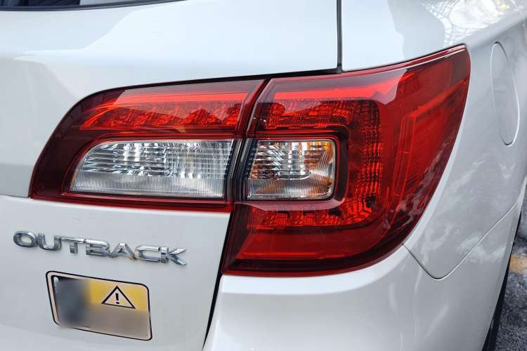 Used Subaru Outback 2017 2.5i Luxury Navigation Edition with EyeSight Exterior 6