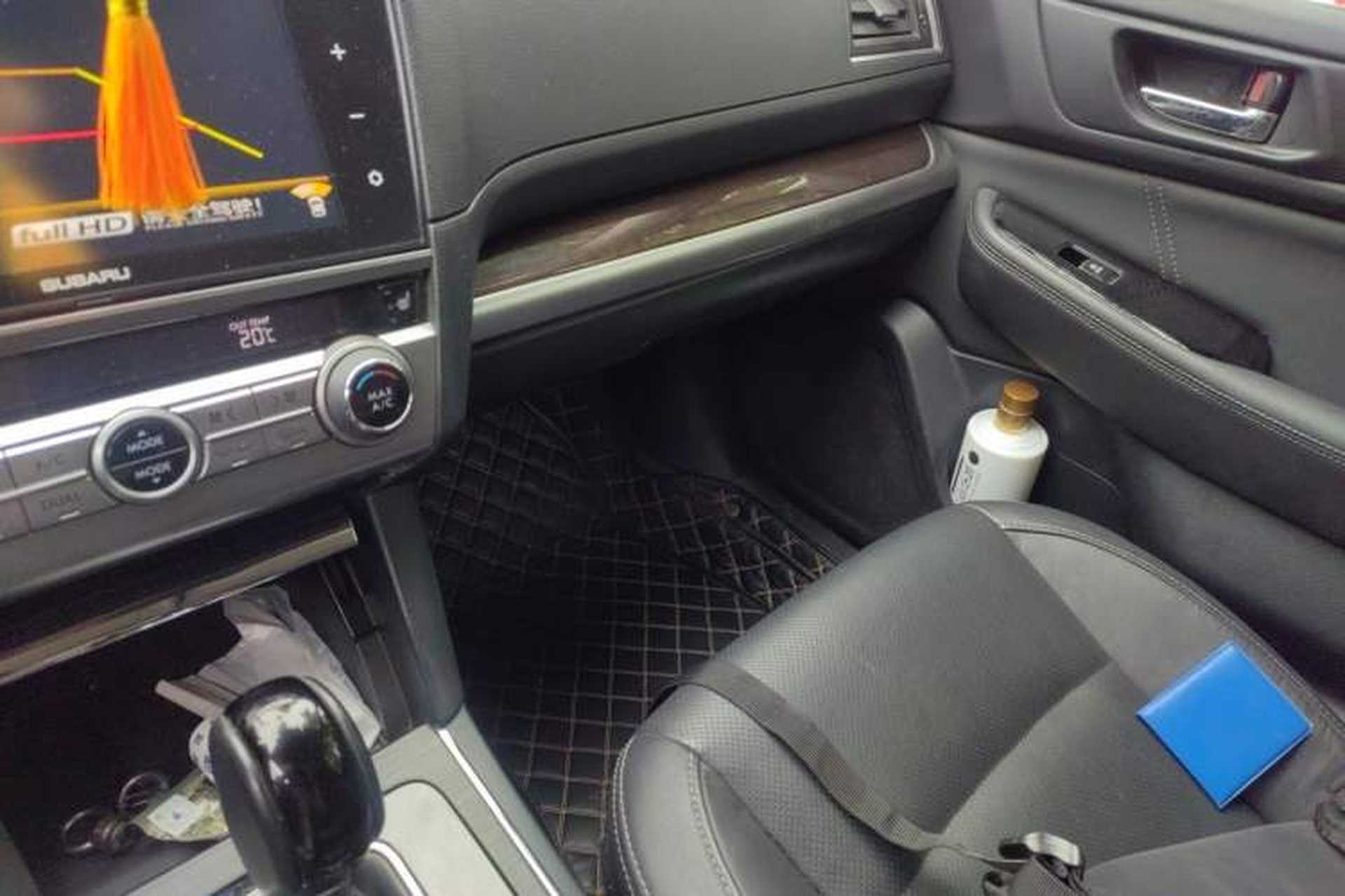 Used Subaru Outback 2017 2.5i Luxury Navigation Edition with EyeSight Gear Lever