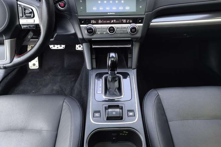 Used Subaru Outback 2017 2.5i Sport Navigation Edition with EyeSight Gear Lever
