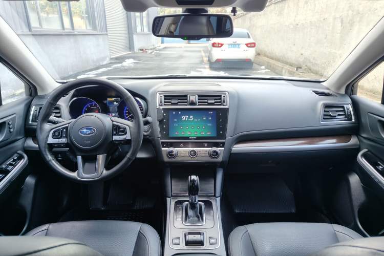 Used Subaru Outback 2017 2.5i Luxury Navigation Edition with EyeSight Interior 1